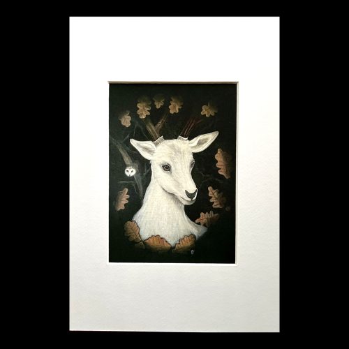 Valkoinen vuohi tammilehtien keskellä taidekuvassa